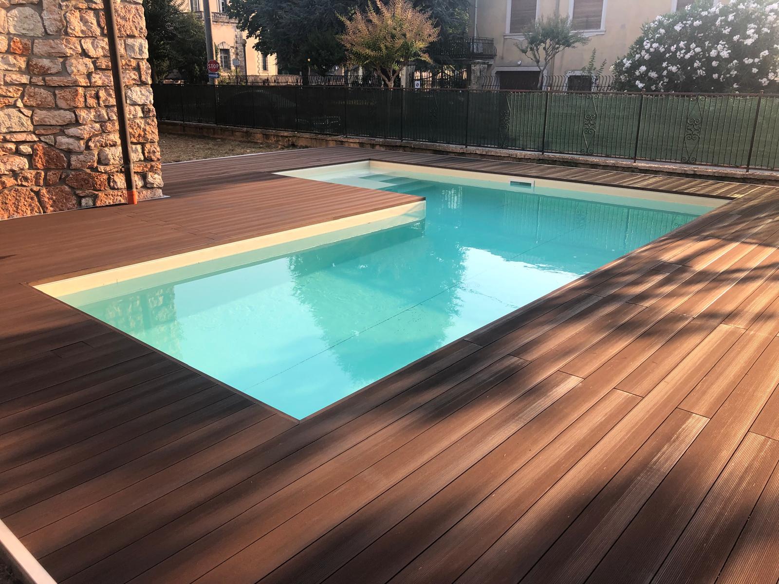 Piscine fuori terra in acciaio rivestite in WPC